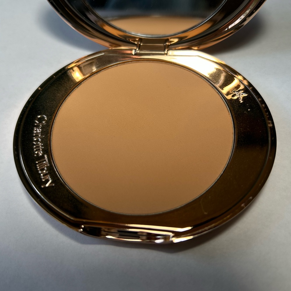 NWT🌷#3 - Charlotte Tilbury AIRbrush Flawless Finish Complexion Smoothing Powder